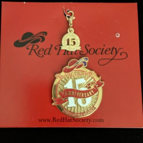 RED HAT SOCIETY 2013 15TH ANNIVERSARY PIN and key chain decor or braclet - Picture 1 of 5